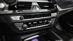2023 BMW 5-Series 520i M Sport, синий — фото 17