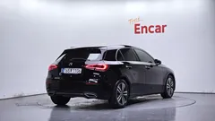 2021 Mercedes-Benz A-Class A220 Hatchback, чёрный — фото 2