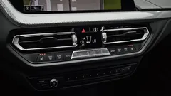 2023 BMW 2-Series 220i Sport, белый — фото 16
