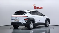 2023 Hyundai Kona Premium, белый — фото 2