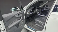 2021 Audi Q7 45 TDI Quattro, белый — фото 10