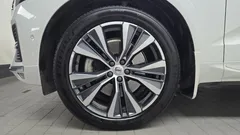 2022 Volvo XC60 B6 Inscirtion, белый — фото 5