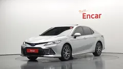 2023 Toyota Camry 2.5 XLE Hybrid, серебристый — фото 1