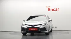 2023 Toyota Camry 2.5 XLE Hybrid, серебристый — фото 3