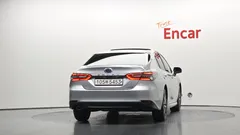 2023 Toyota Camry 2.5 XLE Hybrid, серебристый — фото 4