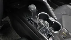 2023 Toyota Camry 2.5 XLE Hybrid, серебристый — фото 9