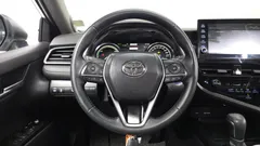 2023 Toyota Camry 2.5 XLE Hybrid, серебристый — фото 13