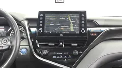 2023 Toyota Camry 2.5 XLE Hybrid, серебристый — фото 14
