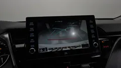 2023 Toyota Camry 2.5 XLE Hybrid, серебристый — фото 15