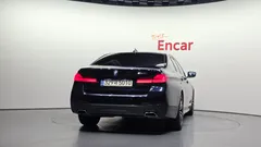 2022 BMW 5-Series 520i M Sport — фото 4