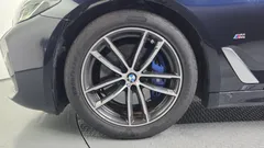 2022 BMW 5-Series 520i M Sport — фото 5