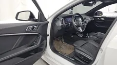 2022 BMW 1-Series 120i M Sports, белый — фото 10