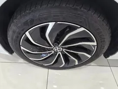 2023 Volkswagen Golf 2.0 TDI Prestige, белый — фото 5
