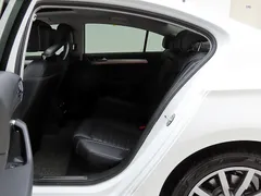 2022 Volkswagen Passat 2.0 TDI Prestige, белый — фото 16