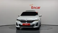 2022 BMW Gran Turismo 630i xDrive M Sport, белый — фото 3