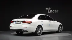 2023 Mercedes-Benz E-Class E450 4MATIC Exclusive, белый — фото 2