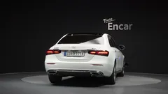2023 Mercedes-Benz E-Class E450 4MATIC Exclusive, белый — фото 4