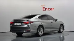 2023 Lexus ES Luxury Plus, серо-серебристый — фото 2