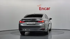 2023 Lexus ES Luxury Plus, серо-серебристый — фото 4