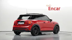 2024 Mini Cooper 클래식 플러스, красный — фото 2