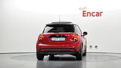 2024 Mini Cooper 클래식 플러스, красный — фото 4