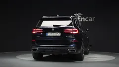 2022 BMW X5 xDrive 45e M Sport, чёрный — фото 4