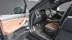 2022 BMW X5 xDrive 45e M Sport, чёрный — фото 10