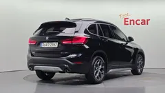 2021 BMW X1 xDrive 18d xLine, чёрный — фото 2