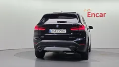 2021 BMW X1 xDrive 18d xLine, чёрный — фото 4