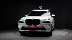 2024 BMW X7 xDrive 40i Design Pure Excellence 6-Seater, белый — фото 3