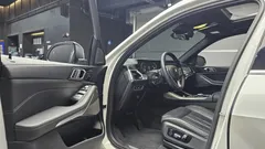 2024 BMW X7 xDrive 40i Design Pure Excellence 6-Seater, белый — фото 10
