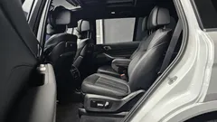 2024 BMW X7 xDrive 40i Design Pure Excellence 6-Seater, белый — фото 12