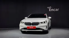 2024 BMW 5-Series 530i xDrive, белый — фото 3
