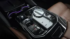 2024 BMW 5-Series 530i xDrive, белый — фото 9