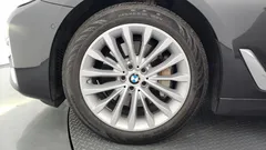 2022 BMW 5-Series 530i Luxury — фото 5