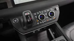 2022 Land Rover Defender 110 D250 SE, коричневый — фото 9