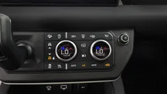 2022 Land Rover Defender 110 D250 SE, коричневый — фото 17