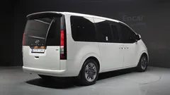 2023 Hyundai Staria 4WD Tourer 9-Seater — фото 2