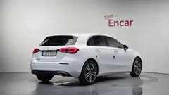 2022 Mercedes-Benz A-Class A220 Hatchback — фото 2