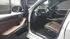 2024 BMW X5 xDrive 50e M Sport, белый — фото 10