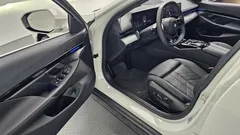 2024 BMW 5-Series 520i, белый — фото 10