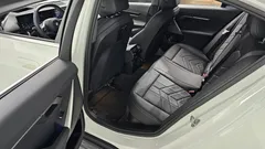 2024 BMW 5-Series 520i, белый — фото 15