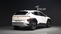 2023 Hyundai Kona Premium, белый — фото 2