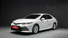 2022 Toyota Camry 2.5 LE Hybrid, белый — фото 13