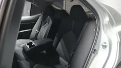 2022 Toyota Camry 2.5 LE Hybrid, белый — фото 16