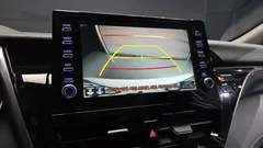 2022 Toyota Camry 2.5 LE Hybrid, белый — фото 18