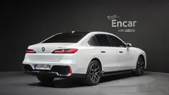 2023 BMW 7-Series 740i sDrive M Sport, белый — фото 2