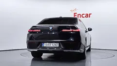 2023 BMW 7-Series 740d xDrive Design Pure Excellence, чёрный — фото 4