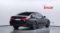 2022 BMW 5-Series 530i M Sport Package, чёрный — фото 2
