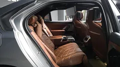 2023 BMW 7-Series 740i sDrive M Sport, 연금색 — фото 12
